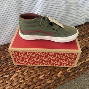 NWT Vans Sk8 Mid Shoe